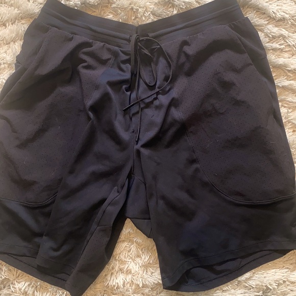 Lululemon black shorts (men). Size medium. - Picture 4 of 4